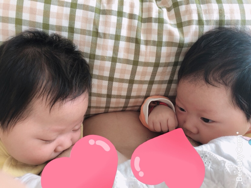 同时哺乳