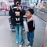 🌞天气不错，带上大宝二宝一起逛逛街。😜