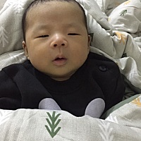你们家的宝宝都是多久攒肚子的 我家宝宝刚满月就开始三四天拉一次粑粑 拉出来的正常粪便也不干 平时也看...