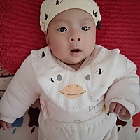 宝妈们   2个月的宝贝有一点感冒   就是鼻子里面有鼻涕还是不多   让我听着感觉像鼻子不通气   特别难受...