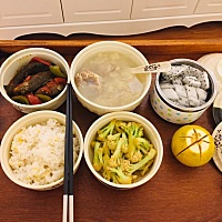 出去放风一下午回来正好赶上了饭点儿，满城都是桂花飘香，这种天气不去秋游都是浪费啊。