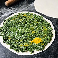 折腾到快中午才吃早饭[捂脸] 好在赵先生今天休息。把老家带来的韭菜消灭了，刚做出来的时候让赵先生吃一...