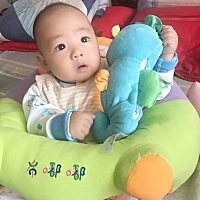 生完孩子感觉母爱泛滥，一眨眼宝宝已经半岁了！从没有表情到咿咿呀呀到看见我就笑，真是一点点在成...