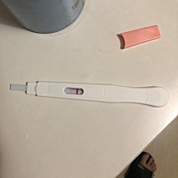 上个月4号来的月经，这个月4号没来，因为感冒了，有点咳嗽，想要吃药，备孕中怕有影响，于是买了验孕棒...