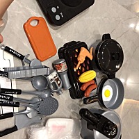每天都被女儿的爱包围着，今天的厨房新玩具到了，今日份晚餐：甲鱼排骨粥，饭后餐点给女儿烤了一个...