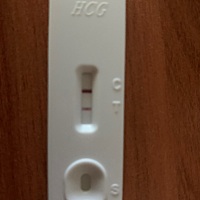昨日用排卵试纸 是双杠红 姨妈推迟一天 今早测试的结果～
