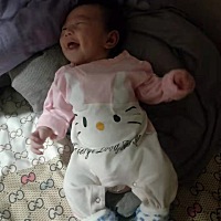 布丁出生第34天了，此刻半夜2点多她醒了，虽然她夺走了我的睡眠和身材，但是看到她笑的那一刻心都融化了...