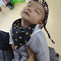 六个月的宝 一到体检怎么都摇不醒
