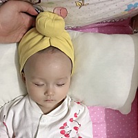 网上看这款帽子没买，😘刚好家里有件同色衣服就做了一顶甜甜圈帽😂😂😂😂，戴上后笑死了的节奏