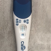 例假推迟第6天，别的验孕棒颜色都特别淡，可丽蓝颜色还挺深，这样是怀孕吗