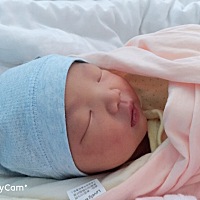 小宝和大宝，小时候还是很像的，希望小宝长大能像姐姐一样优秀。 小心肝 小宝宝 小宝贝 大宝小时候 大宝...