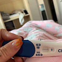 每次来姨妈都会提前两三天  今天早上用可丽蓝试了一下   发现一道浅浅的印   不会炸胡吧