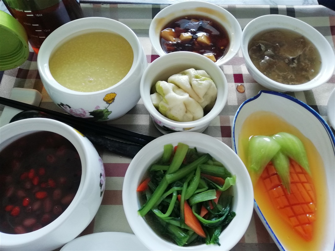 那个漂亮的菜是木瓜