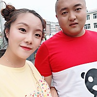 我们马上在一起八年了，在一起六年多我们结婚了，我们两个人在一起走过的事情也很多了，将近八年的时间...