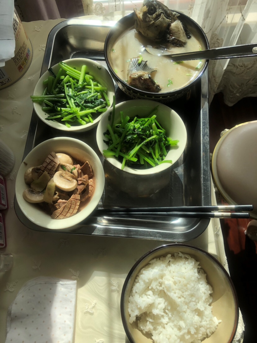 常规 每天一两条鲫鱼，腰片补腰很有效，婆婆经常一早上市去买，晚了就挺难买得到