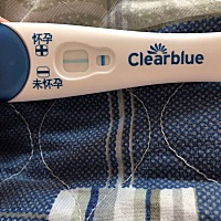 前两天测了都有很浅的印，今天中午测了白板，同样是可丽蓝的牌子但是不同个药店买，这几天体温一直都是...