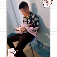 一直以为这个是女儿，进手术室前连朋友圈都编辑好了，在手术室里宝宝出来后，医生在那说儿女双全啥啥的...