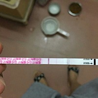 早上测了，美柚显示11月2号排卵，但是我2号测排卵的时候已经排完了，我怀疑是30号排的。今天胸疼肚子疼...