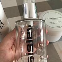 说一说孕期用的化妆品吧。也许是激素和体质的原因，也许是化妆品好用，别人普遍说我孕期皮肤比平日好，...