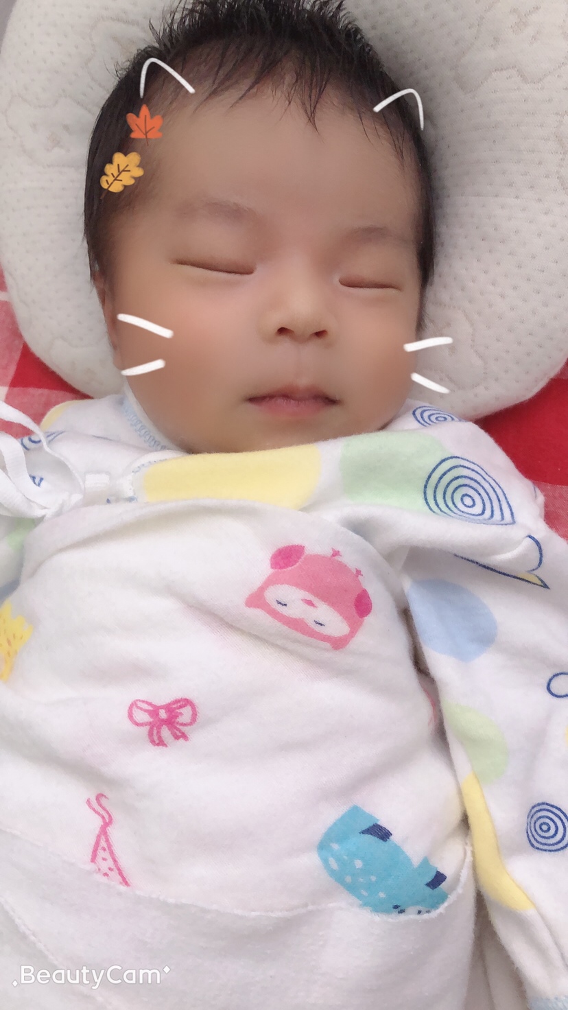 附赠女宝一枚：清宫表不准 肚行准 ：上身早  孕早期吐 吃了三个月的大米水泡饭和咸菜 不爱吃肉 中期晚期超爱吃肉 爱吃水果 整个孕期胖了30 生完宝宝y还是浮肿 所以只瘦了6斤 喜欢女孩的接走吧 没让妈妈遭罪