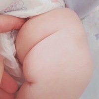 ❣️❣️ 这是52天的娃的大腿，肉都堆起来了[捂脸] 小胖子都13斤了，看来得控制你吃母乳的次数了�...