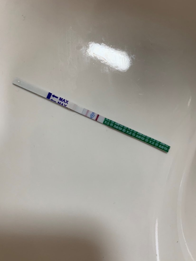 15日测试情况

昨天早上、晚上又各测试一次，也显示差不多。
基本上可以断定有喜了！
那么问题来了，我什么时候应该去医院官宣呢？
因为我连续三天测试都是一深一浅，例假推迟了三天，不知道该不该过早去医院，求大神解答，谢谢～