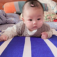 今天出来发个心情开心一下。 老公朋友送了两条围巾 我打开以后 我老公说那个日本带来的质量好，我说还有...