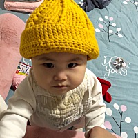 孩子长大了你会发现还是小的时候好玩，小时候不会到处爬就随你捏，长大了，脾气大还追着赶，累，