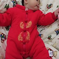 出生时买的衣服能穿，帽子小了😳