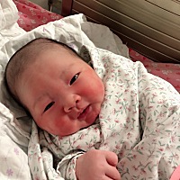 顺产8斤胖妹妹，不催产都不愿意出来！4004克，53厘米！开指花了十多个小时，不过生产也就半小时就生出来...