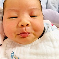 本来以为生个女儿我会把她当成小公主…结果发现娃真是太好玩了，只想养着玩了……