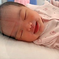 我跟他爸爸都没有酒窝 爷爷奶奶外公外婆都没有 为什么她会有酒窝啊 想不通 但是确实很好看 小家伙专挑优...