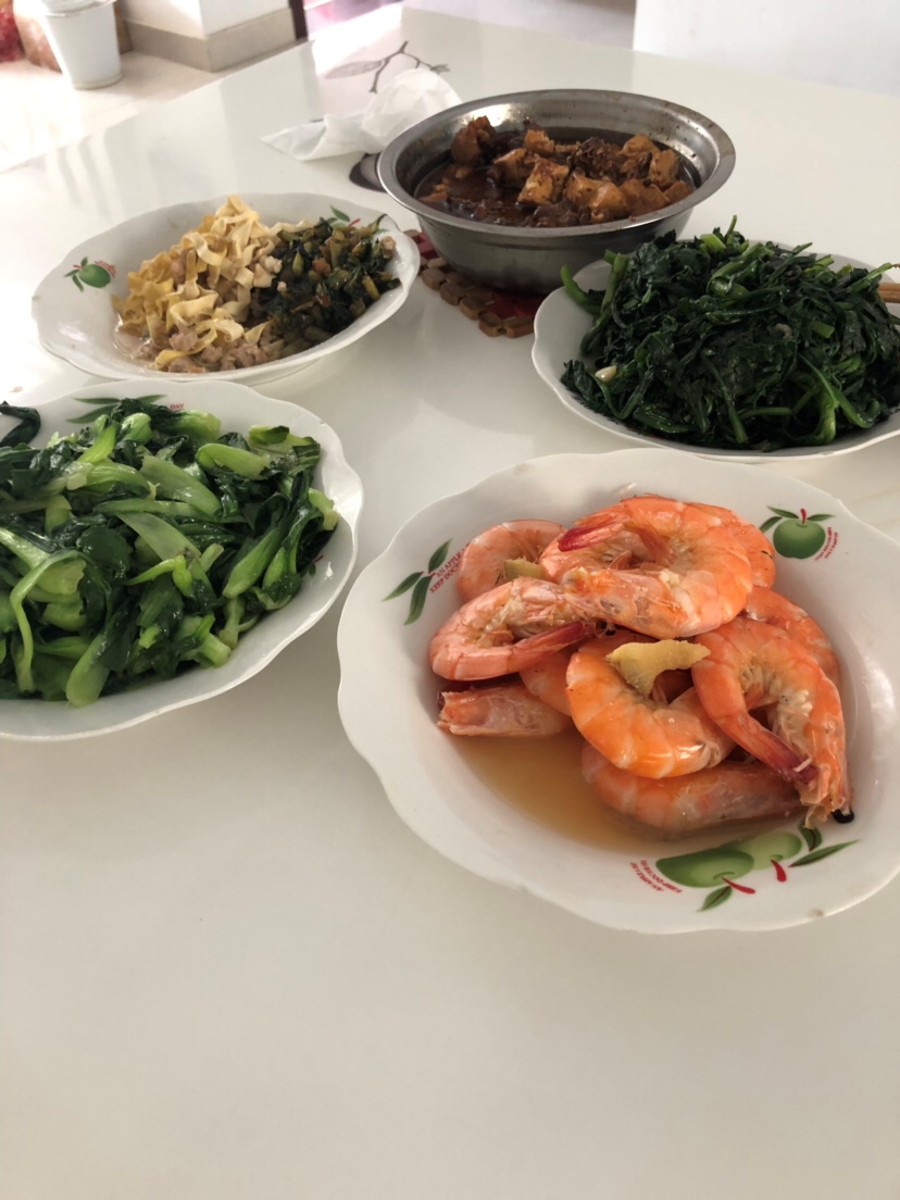 中饭，一家人都跟着我一起吃没味道的菜，感动