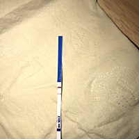 11月9日移植胚胎一枚。今天早上测出来一深一浅，是有了吗