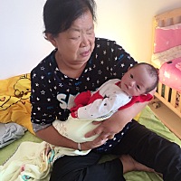 特别幸福，我有姥姥，姥姥伺候一辈子的孩子，我家的，姨妈家，舅舅家，哥哥家，姥姥不仅把她的子女养大...