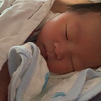 我的宝宝现在正在熟睡中，在此之前他已经整整闹了4个多小时，新手妈妈带娃，真的要崩溃了，从没想过生娃...