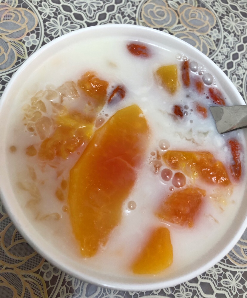 木瓜牛奶银耳羹