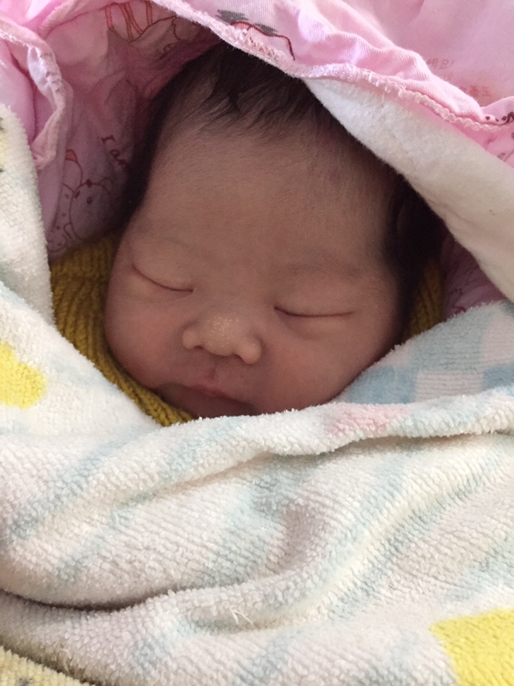 预产期头一天，猪宝宝来了，7斤佩奇，儿女双全👨‍👩‍👧‍👦