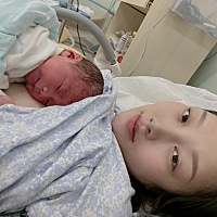 11月22号凌晨1.35和老妈出门吃了一次麦当劳回家发现内裤一片红，然后一点感觉都没有，洗了澡收拾东西准...