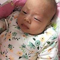 凌晨一点二十醒，吃了奶，快三点了还不睡，求妈妈的心理面积。困困的怎么才能让你睡呢……