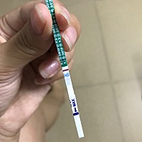 晚上十点左右验的，大姨妈推迟了一个星期左右，是怀孕了嘛？