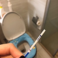 第一次，备孕都快一年了，辞了工作。除了输卵管没检查，什么都做了，医生一直要我不要着急做那个检查，...