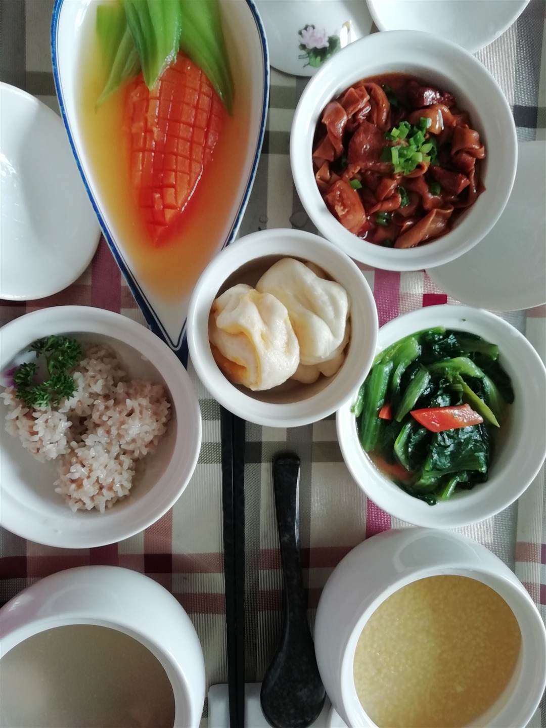 木瓜，红烧肉豆蔻，丸子。菜心