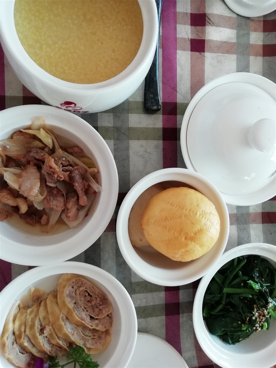 葱爆肉，千子。菠菜，有一个不喜欢的