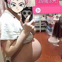 1、去年年底结婚，今年第一个月就怀孕了，月经推迟3天测的很深的两条杠，前3个月有一次褐色分泌物 2、口...