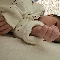 宝宝第40天了，红屁屁擦什么好呢？有推荐的？今天去医院复查伤口，医生说我缺乏营养，买了十月馨来吃，...
