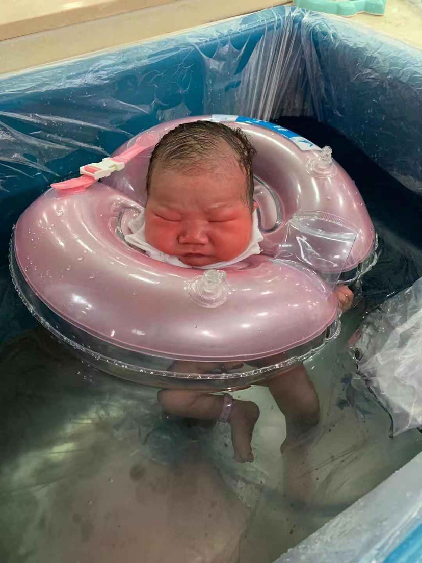 我8斤1的🐷仔，出乎意料的重量以及出乎意外的生产过程！㊗️我和宝宝健康！也㊗️宝妈们顺利生产！