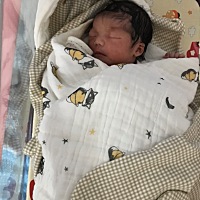 40周 5 顺产出生，3.5KG，公主，小名:沫沫，出生第一天和十八天，还有45天！哈哈，头发是我们自己剪的！...