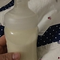 奶水多也是烦恼的事  2到3小时必须打一次奶   有时候睡了一觉都会被涨奶给痛醒  涨的人要发烧的那种    ...