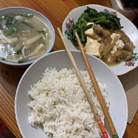 我是广西梧州远嫁江西赣州的，这边月子就吃这样的吗？这是月子第三天的晚餐😂，感觉被虐待一样😂，...